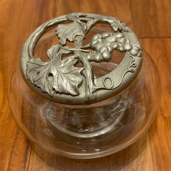 Seagull Pewter Lidded Glass Potpourri Dish with Grape Design. Made in Canada - Picture 2 of 3